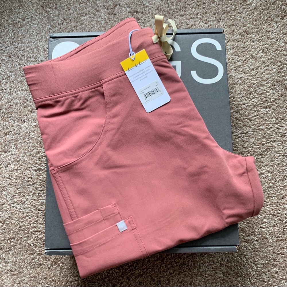 *NWT* Figs Kade Cargo Pants in mauve